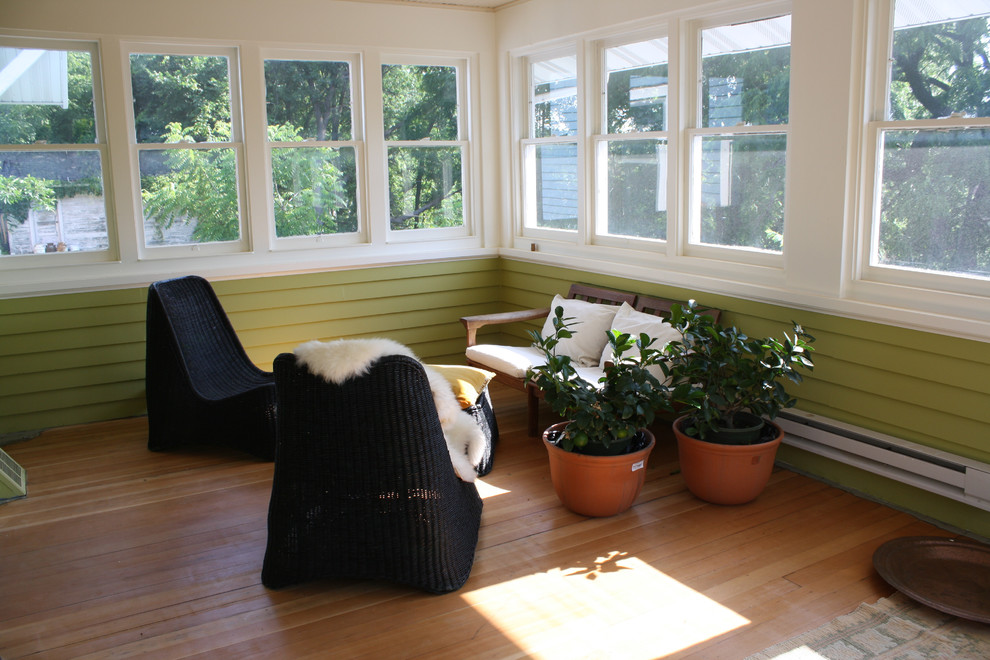 Example of a small arts and crafts sunroom design in Minneapolis