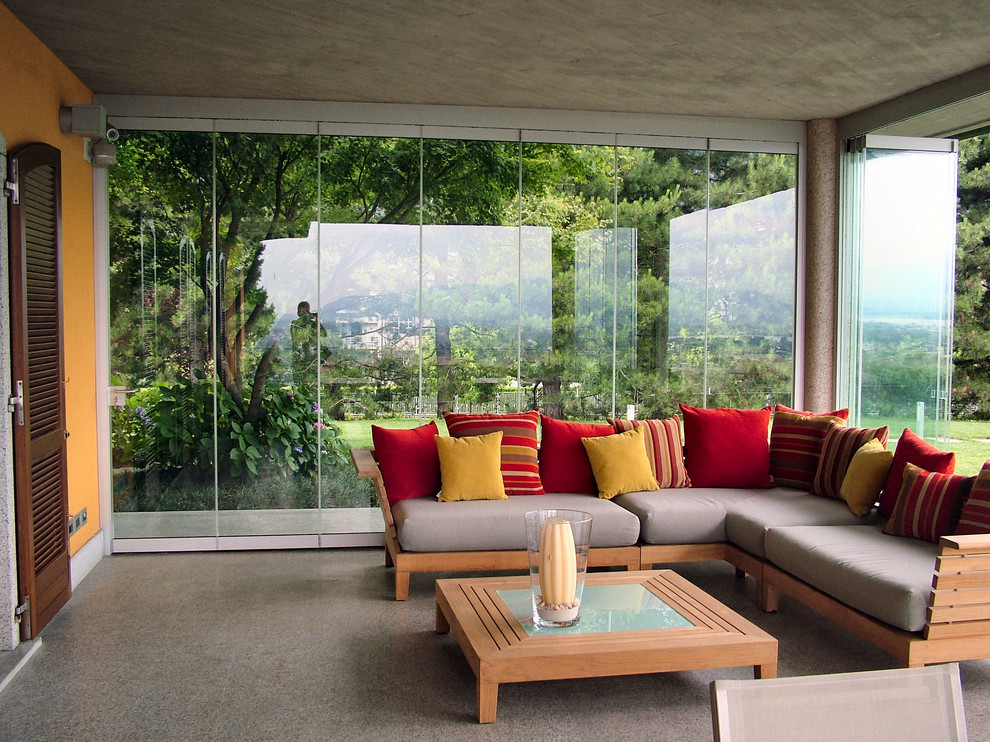 Immagine di una veranda minimalista