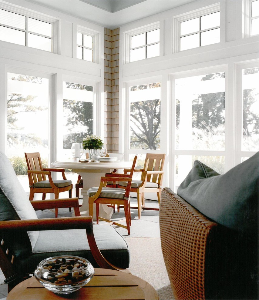 Immagine di una veranda chic con soffitto classico
