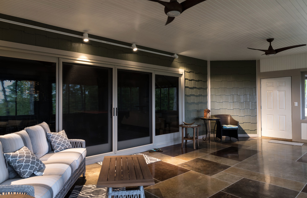 Foto di una veranda stile americano di medie dimensioni con pavimento con piastrelle in ceramica e pavimento marrone