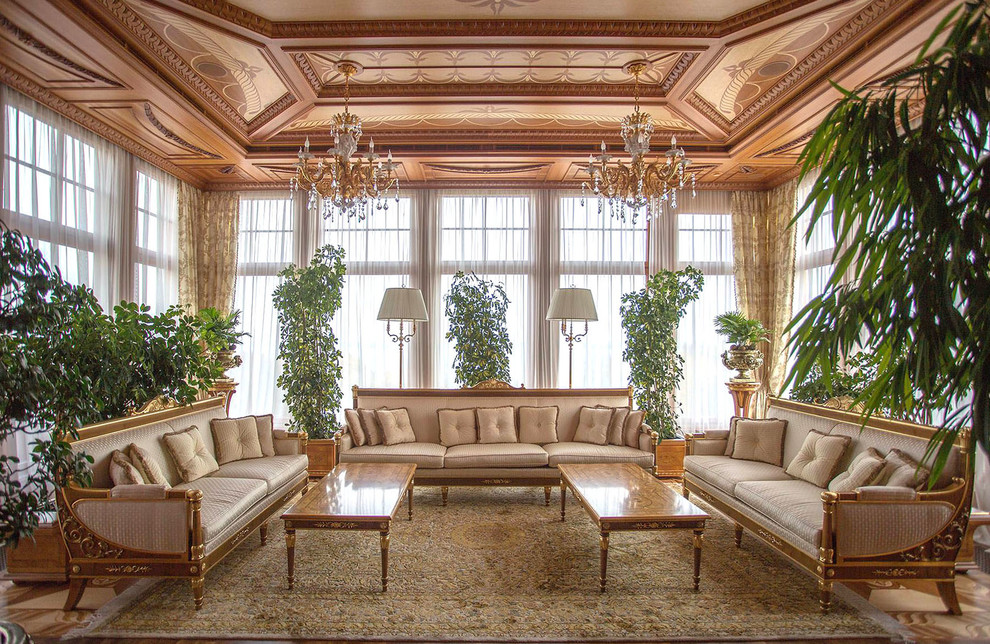 Ispirazione per una grande veranda vittoriana con parquet chiaro e soffitto classico