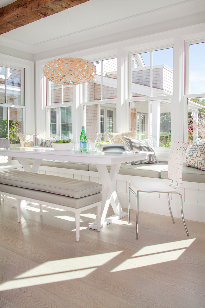 Idee per una veranda moderna di medie dimensioni con parquet chiaro, nessun camino, soffitto classico e pavimento beige