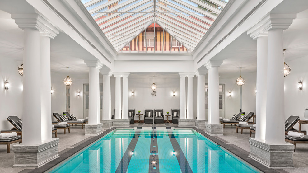 Ejemplo de piscina clásica renovada interior y rectangular