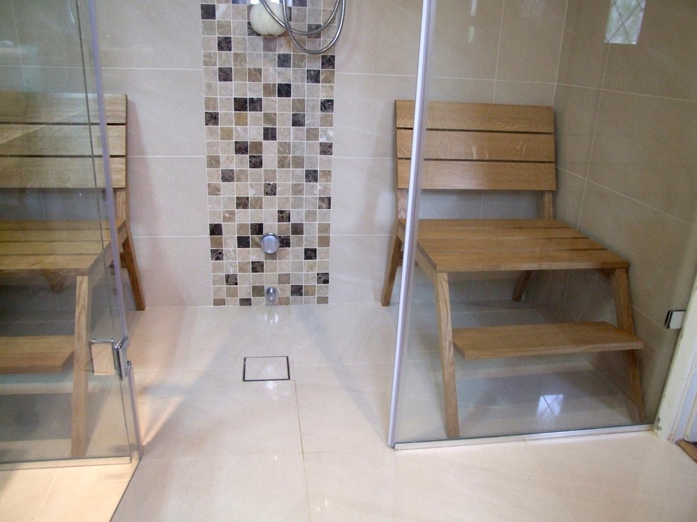 Idées déco pour une piscine contemporaine.