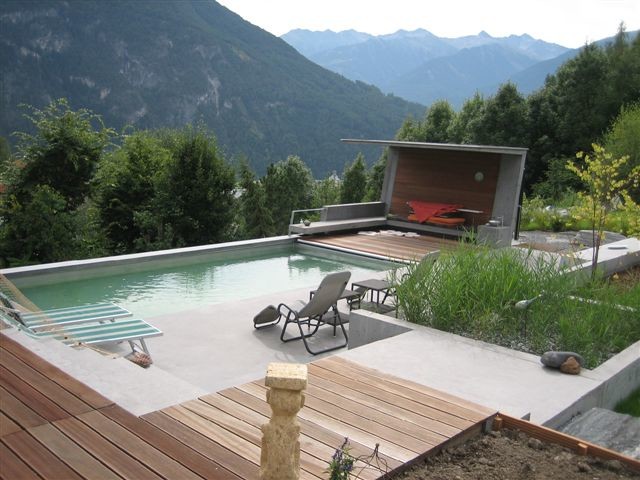 Immagine di una piscina minimal di medie dimensioni