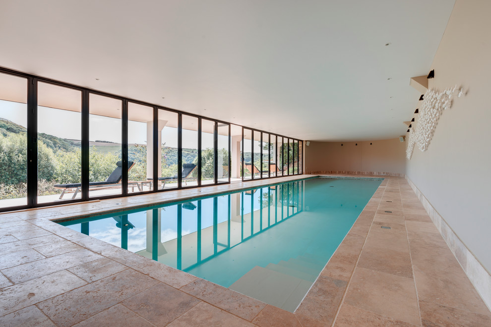 Foto de casa de la piscina y piscina marinera rectangular