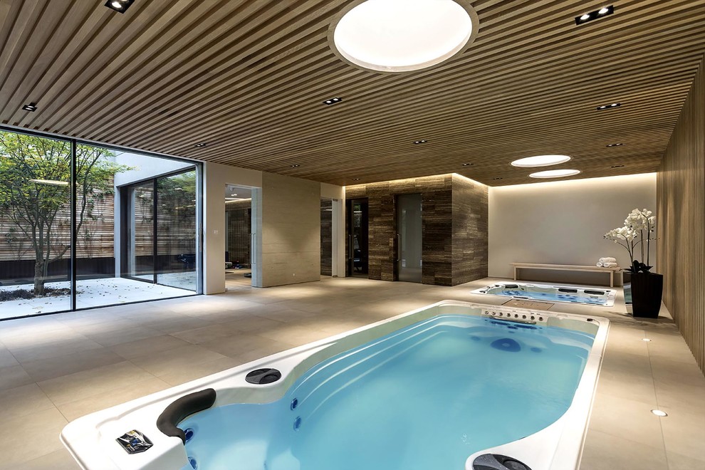 Ejemplo de piscinas y jacuzzis elevados modernos pequeños interiores y rectangulares