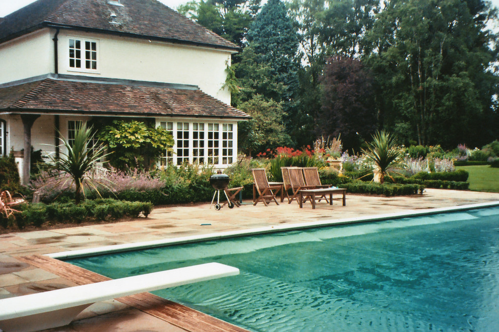 This is an example of a classic garden in Hampshire.