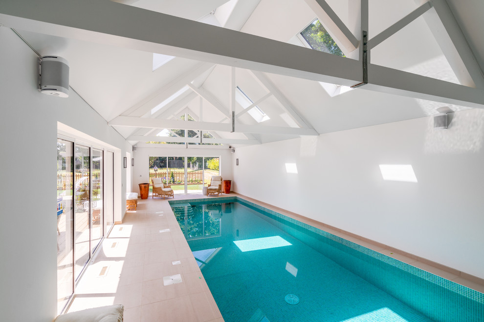 Contemporary swimming pool in Buckinghamshire.