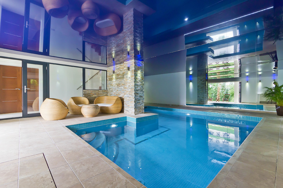 Свежая идея для дизайна: бассейн в доме в современном стиле - отличное фото интерьера