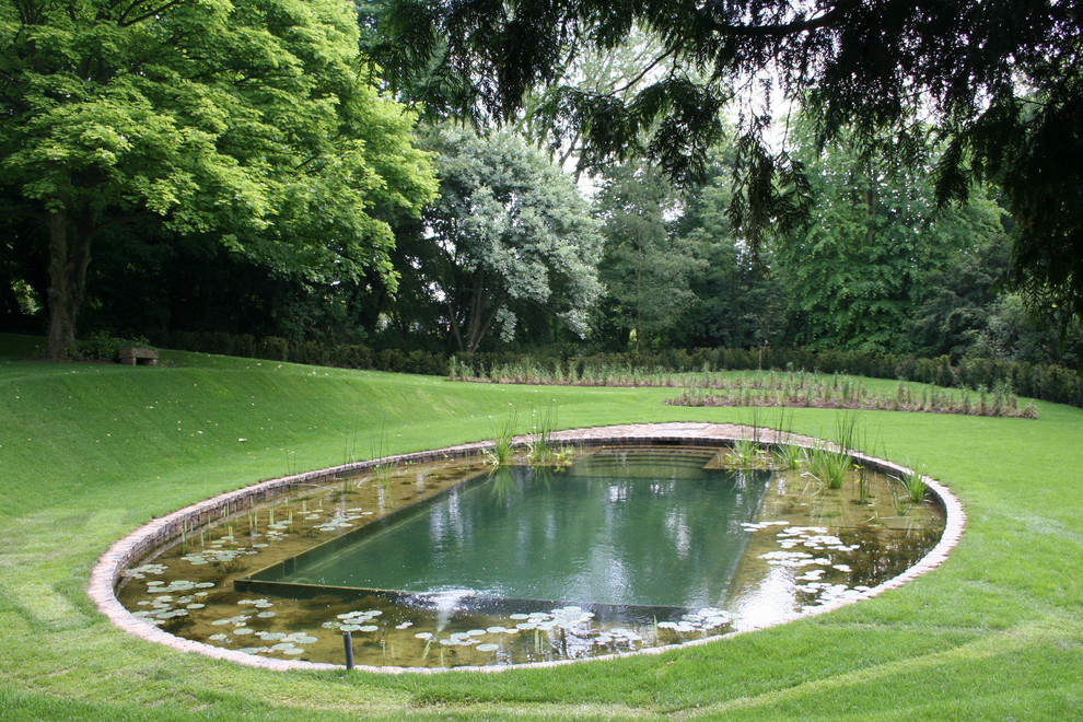 Example of an ornate pool design in Hertfordshire