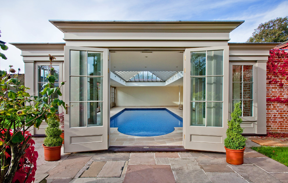 Modelo de casa de la piscina y piscina contemporánea grande rectangular y interior