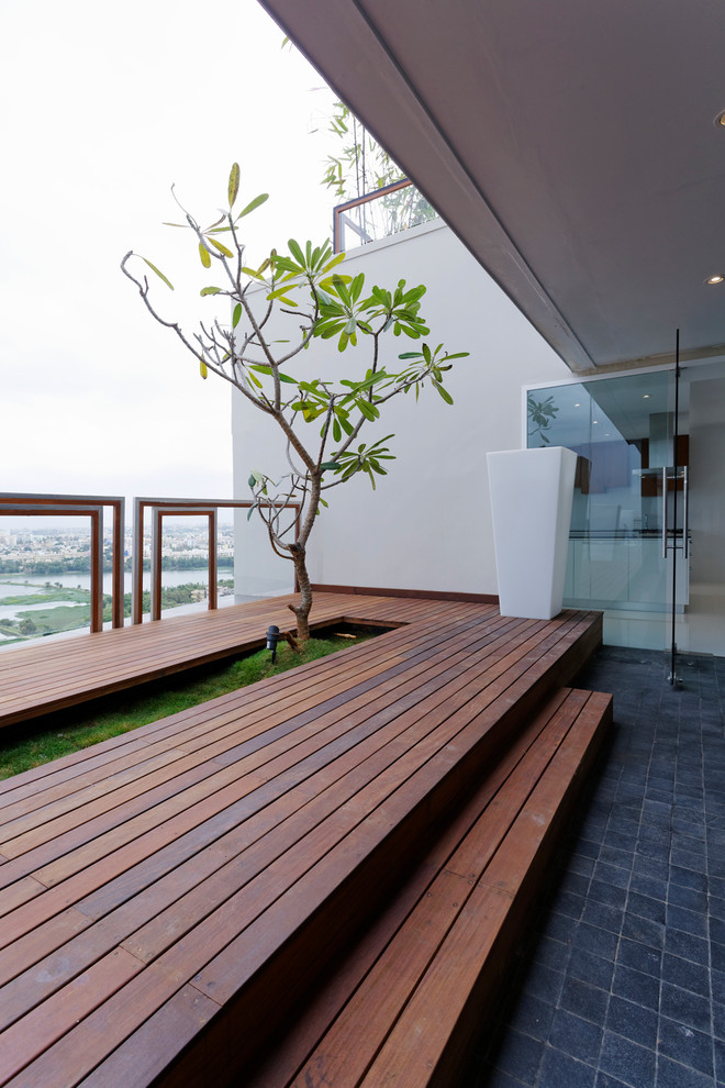 Inspiration for a contemporary balcony remodel in Bengaluru