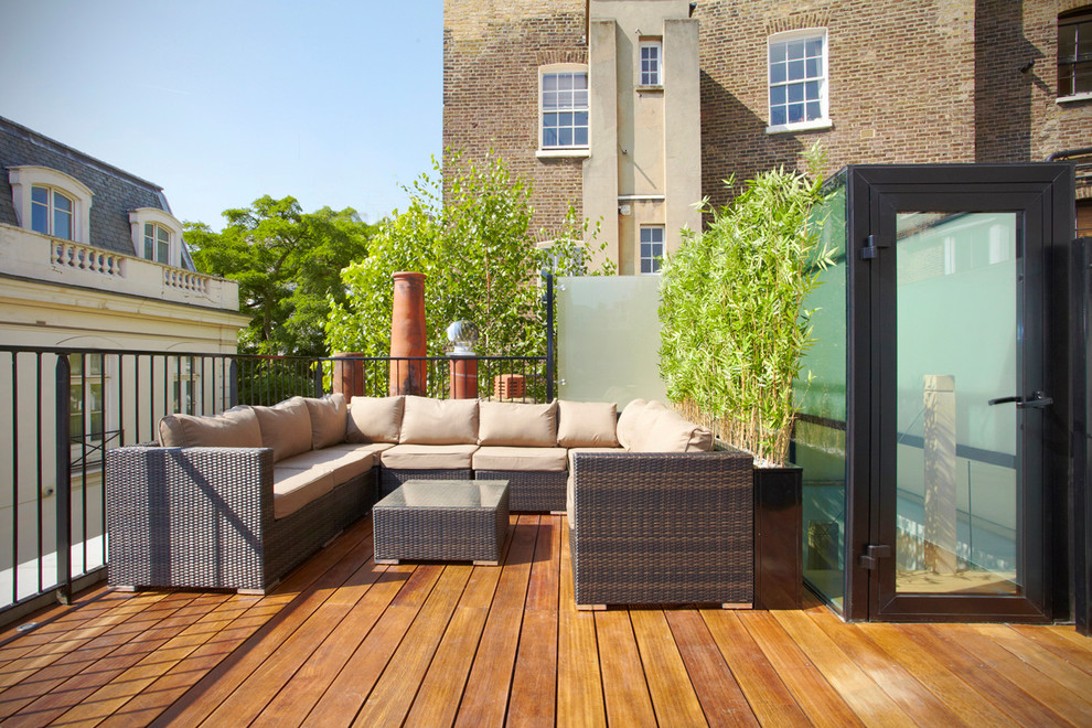 This is an example of a contemporary roof rooftop terrace in London.