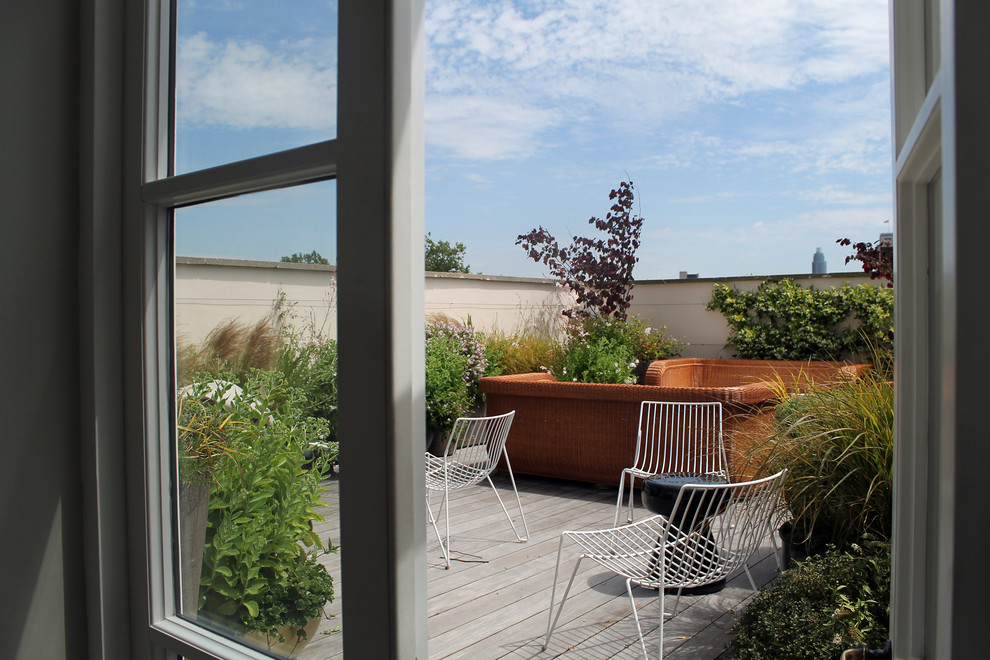 Photo of a medium sized contemporary roof terrace in London.