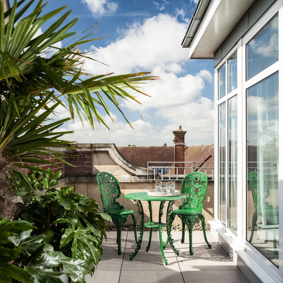 Foto de terraza contemporánea de tamaño medio sin cubierta en azotea con jardín de macetas