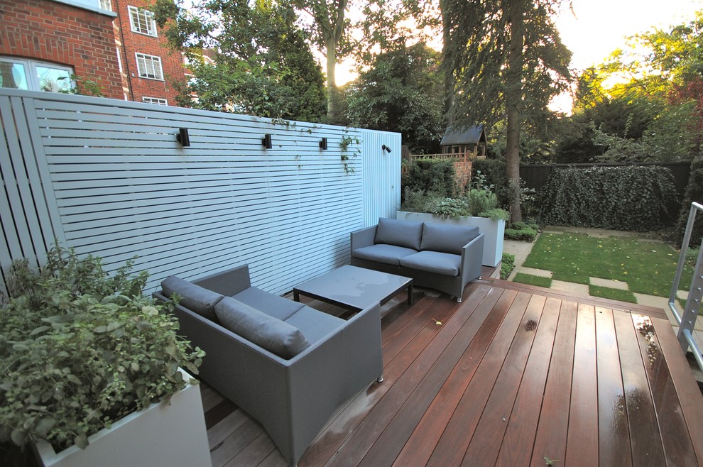 Inspiration for a small contemporary back terrace in London.