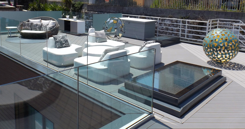Design ideas for a contemporary roof rooftop terrace in Nice.