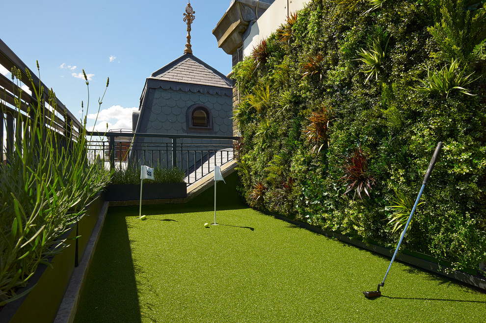 Idéer för att renovera en liten funkis takterrass, med en vertikal trädgård