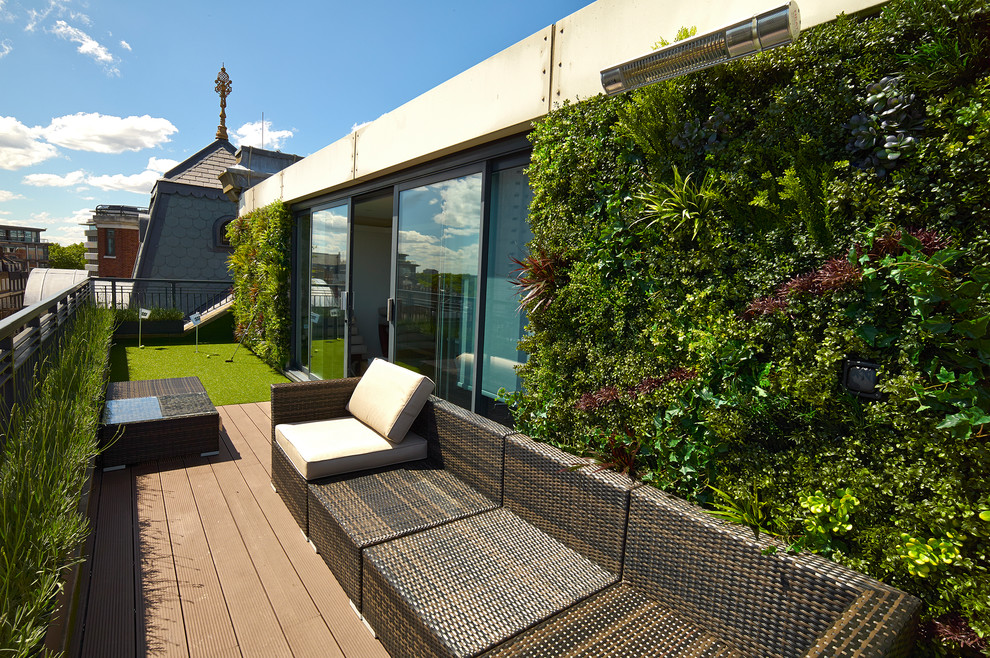 Свежая идея для дизайна: маленькая терраса в современном стиле без защиты от солнца для на участке и в саду - отличное фото интерьера