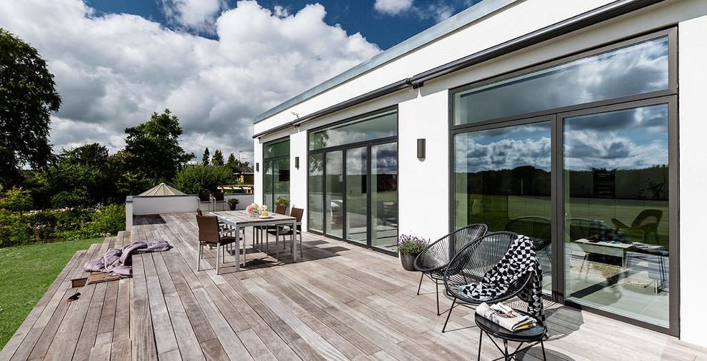 Design ideas for a medium sized scandi back terrace in Aarhus.