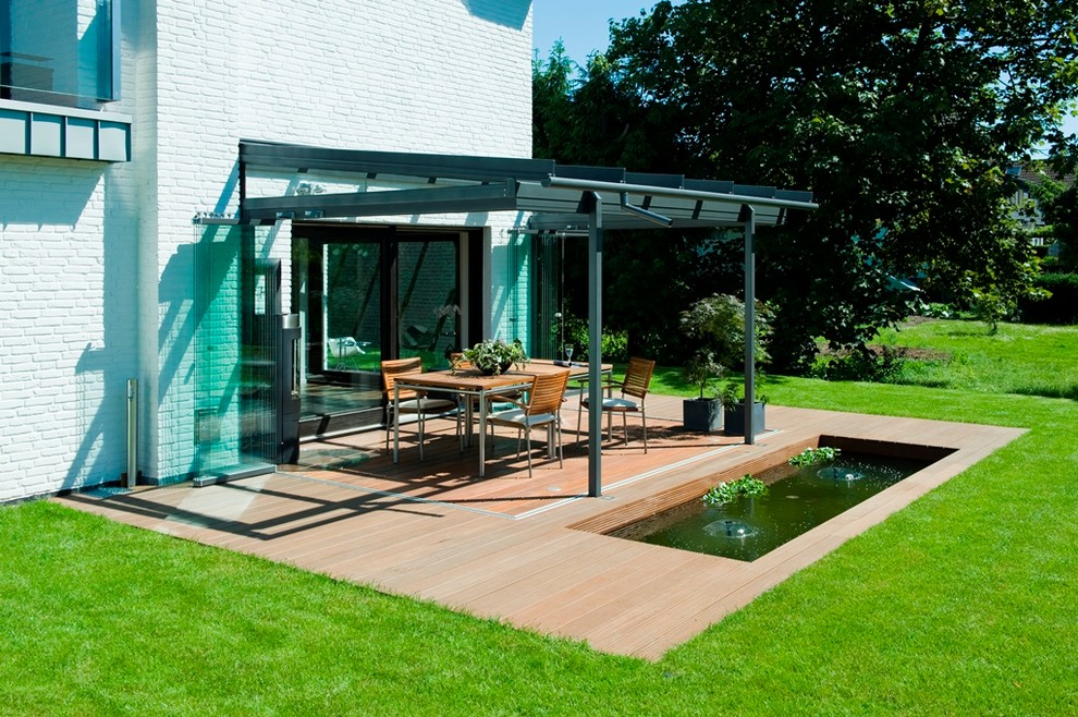 Inspiration for a contemporary terrace in West Midlands.