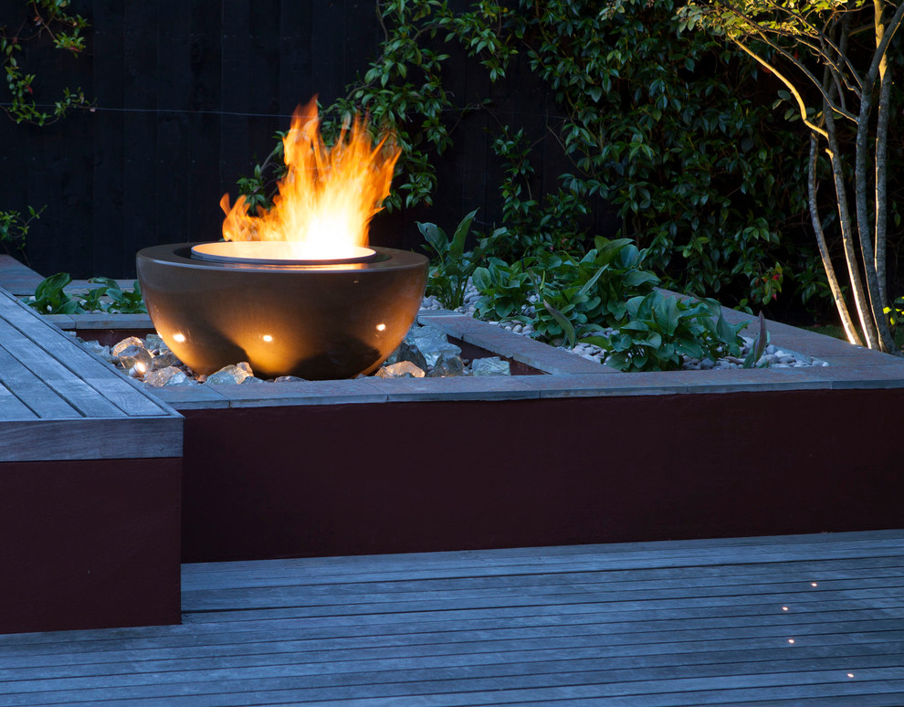 Inspiration for a contemporary terrace in London with a fire feature.