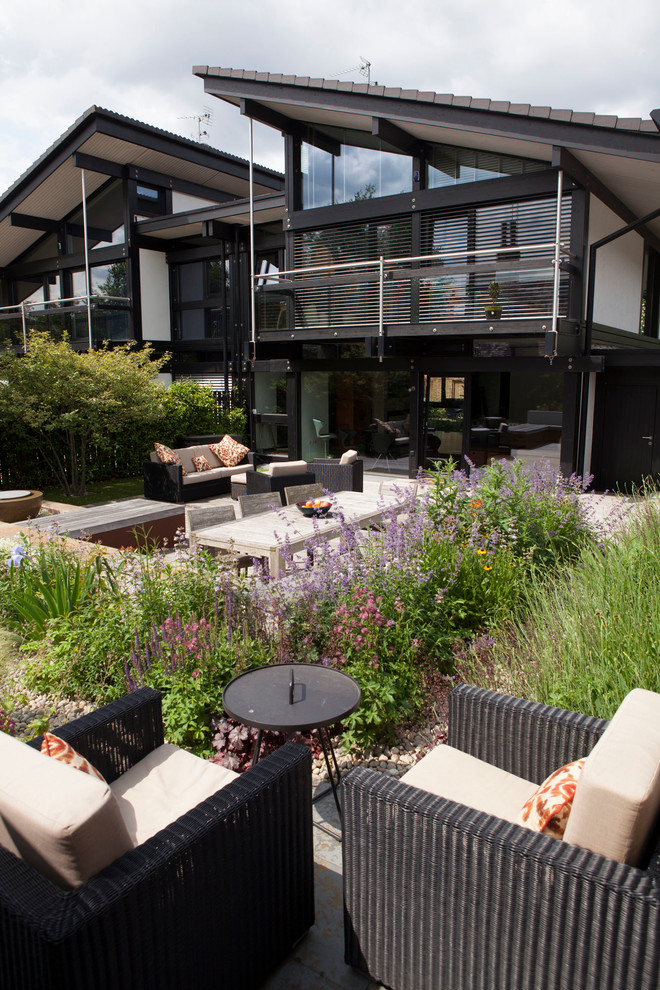 Design ideas for a contemporary back terrace in London.