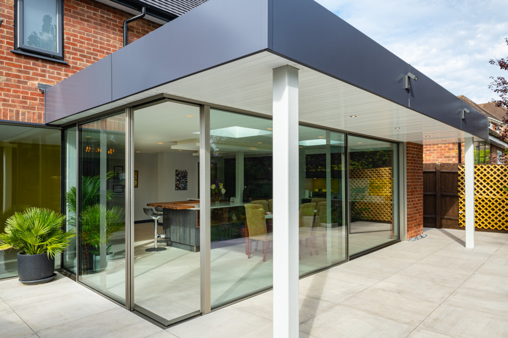 Medium sized contemporary terrace in West Midlands.