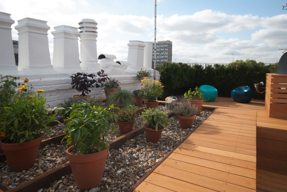 Mid-sized trendy rooftop deck container garden photo in London