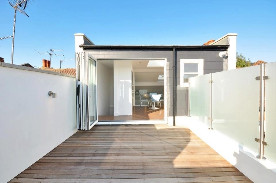 Example of a trendy deck design in London