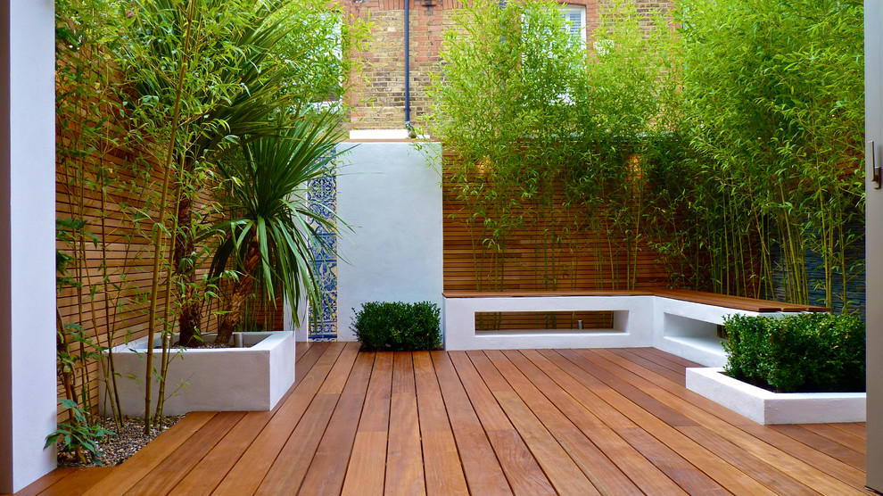 Свежая идея для дизайна: маленькая терраса в современном стиле для на участке и в саду - отличное фото интерьера