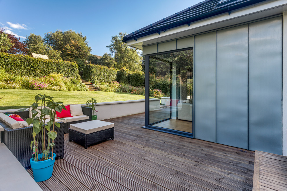 Diseño de terraza planta baja contemporánea de tamaño medio sin cubierta en patio trasero