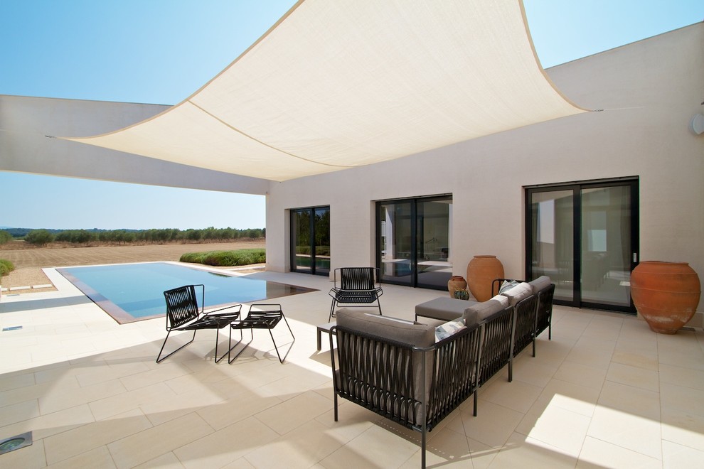 Contemporary patio in London.