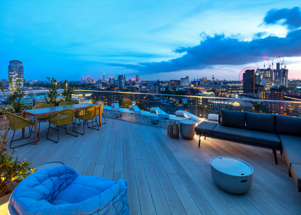 Deck - contemporary deck idea in London