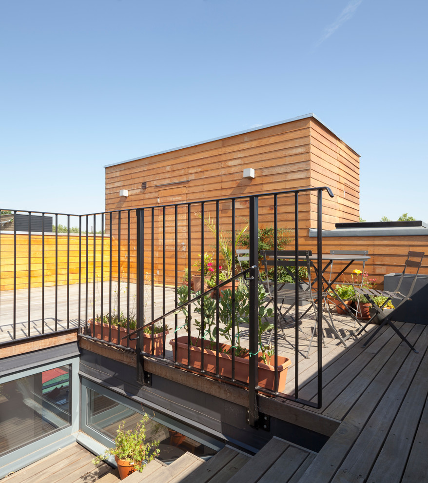 Diseño de terraza contemporánea de tamaño medio sin cubierta en azotea con jardín de macetas