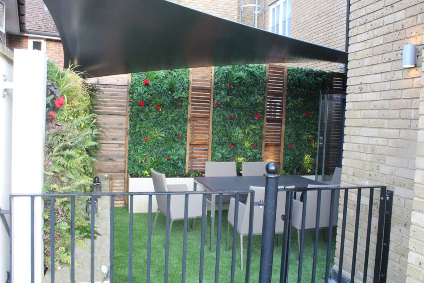 Roof Terrace Sevenoaks Artificial grass, shade sail, green walls and