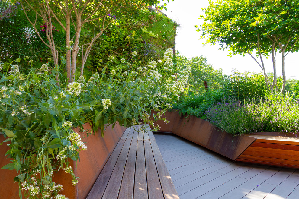 Inspiration for a contemporary deck remodel in London