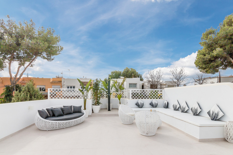 Große, Unbedeckte Moderne Dachterrasse mit Gartendusche in Malaga