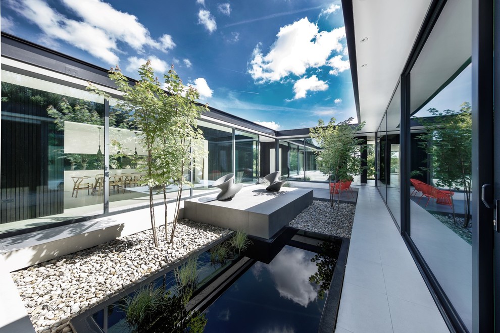 Design ideas for a contemporary terrace in Hampshire.
