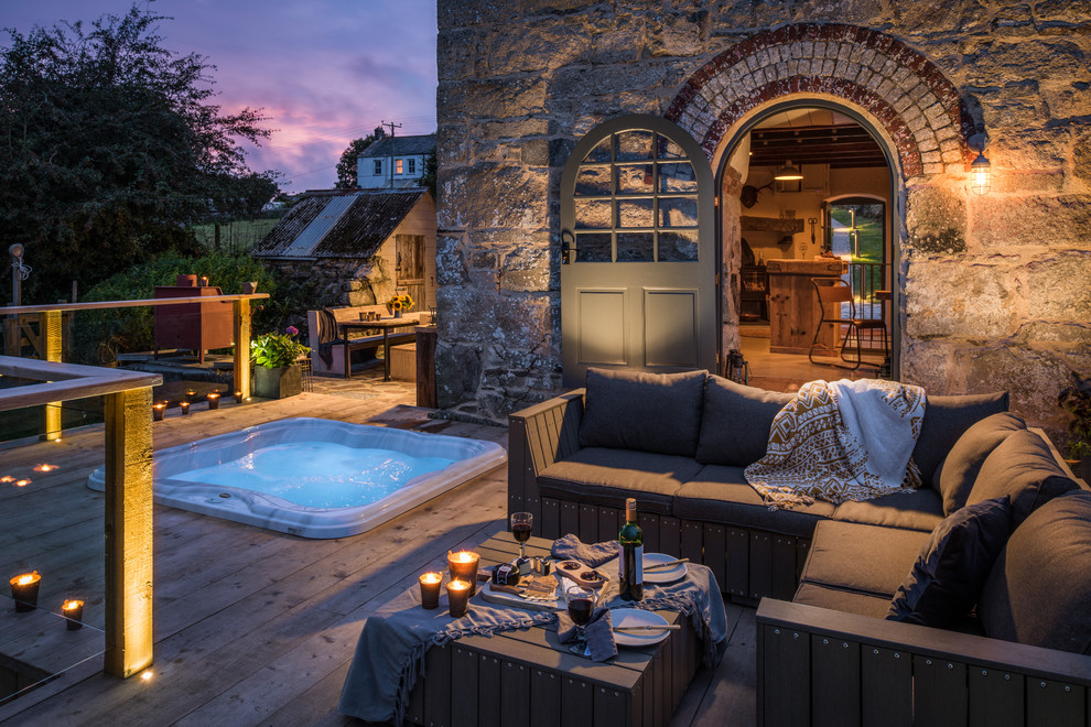 Foto di un'ampia terrazza country dietro casa con nessuna copertura