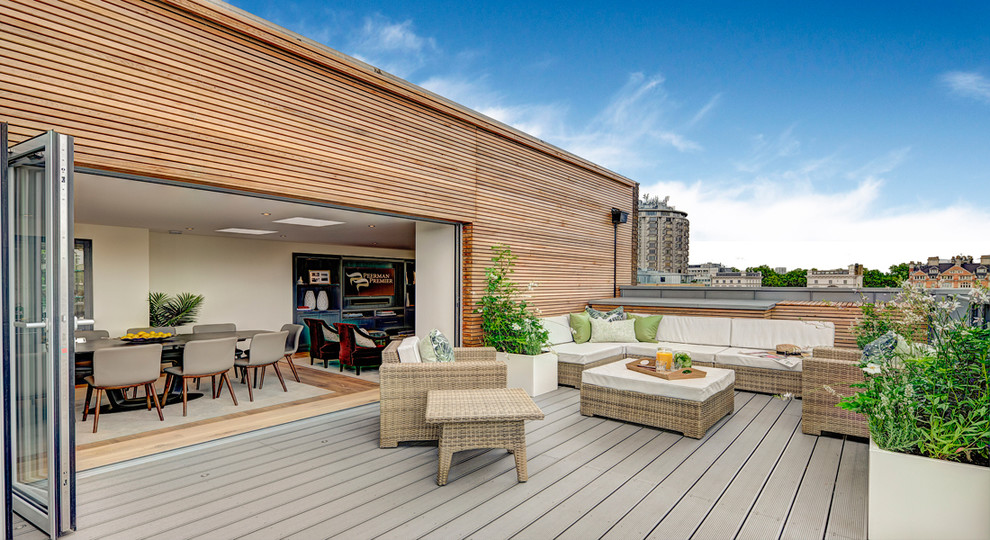 Imagen de terraza actual de tamaño medio sin cubierta en azotea con jardín de macetas