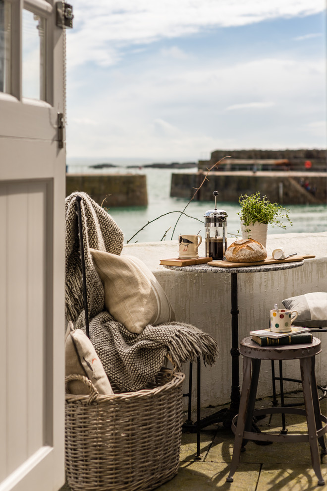 Photo of a small beach style terrace in Dorset.