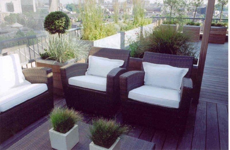 Large contemporary roof terrace in Surrey with a potted garden and a pergola.