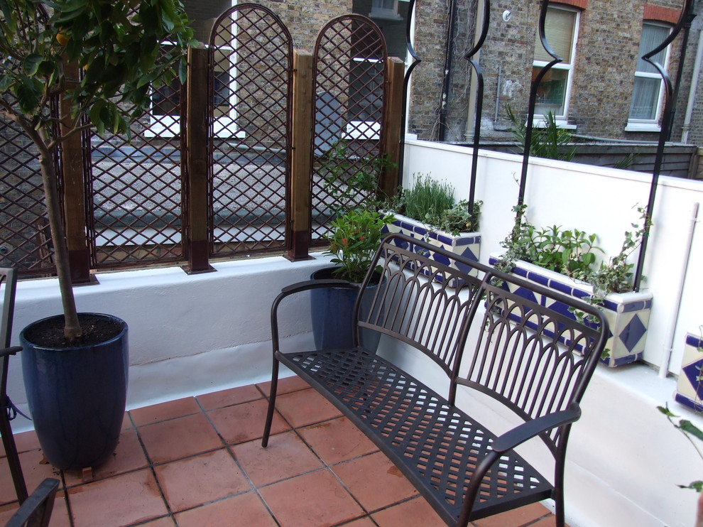 Photo of a mediterranean terrace in Sussex.