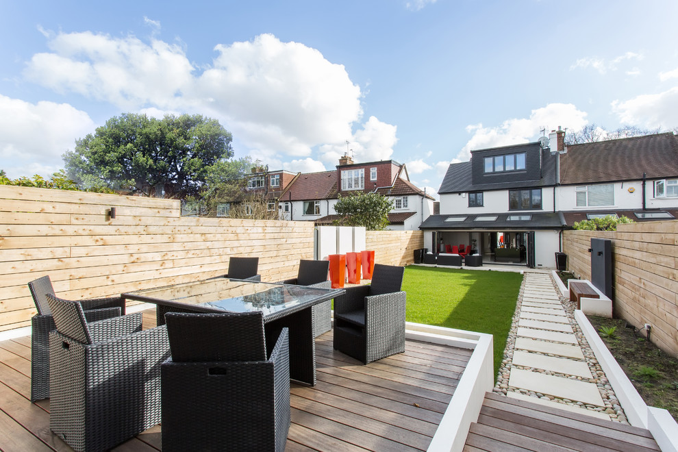 Example of a trendy deck design in London
