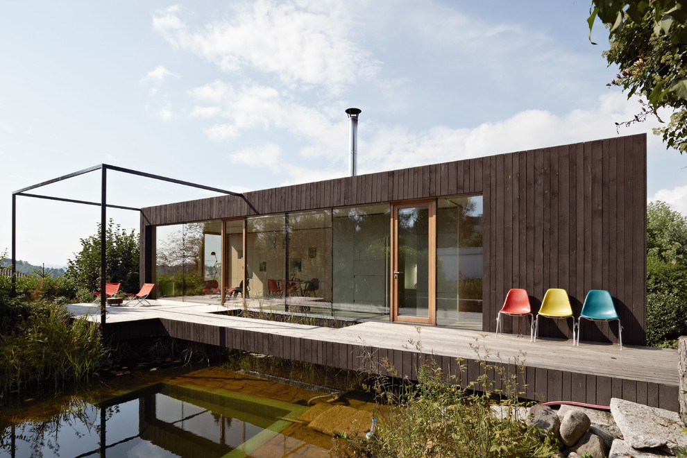 Foto di una terrazza contemporanea di medie dimensioni e dietro casa con nessuna copertura