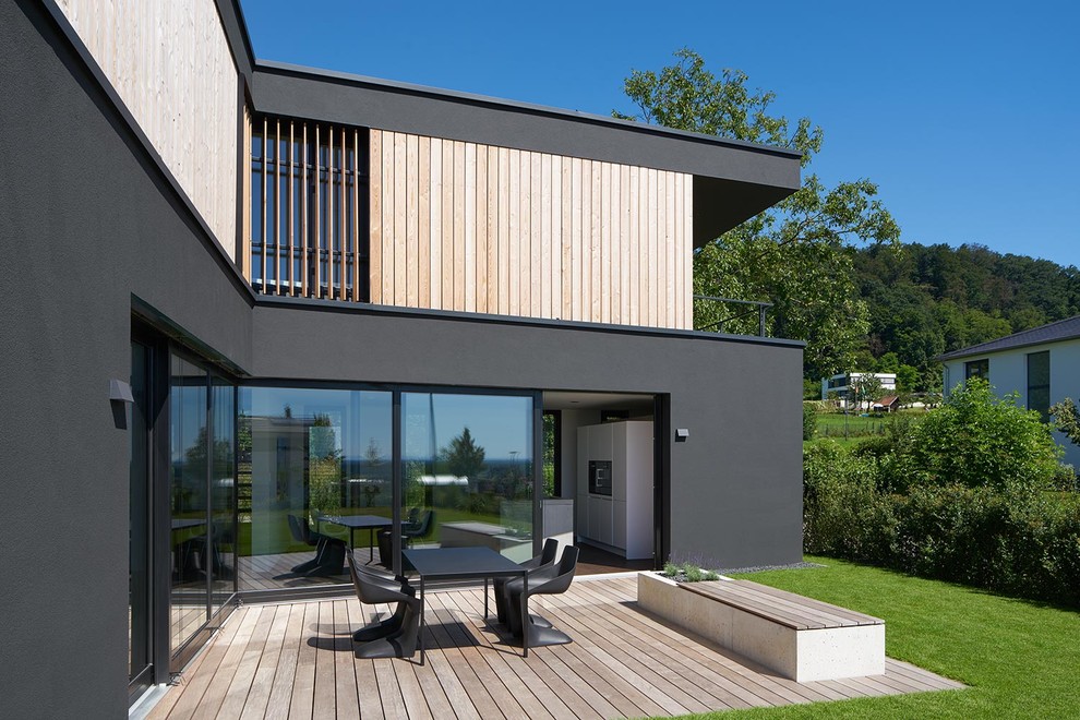 Diseño de terraza contemporánea pequeña sin cubierta en patio trasero