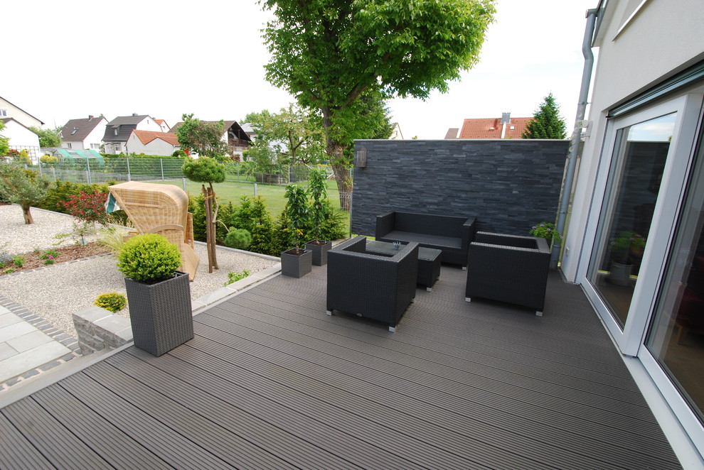 Design ideas for a large contemporary back terrace in Frankfurt with a living wall and no cover.