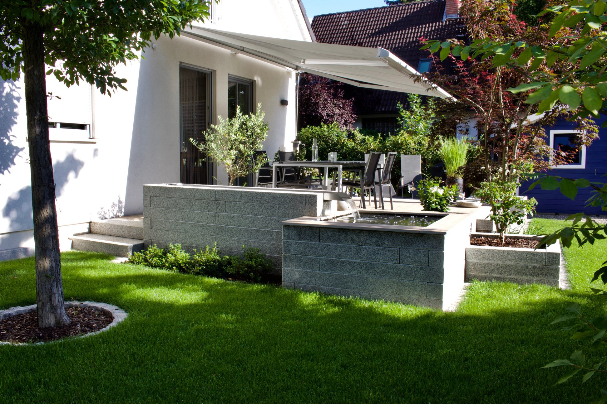 Moderne Terrasse mit Wasserspiel - Contemporary - Deck - Nuremberg - by  Gartengestaltung Michael | Houzz